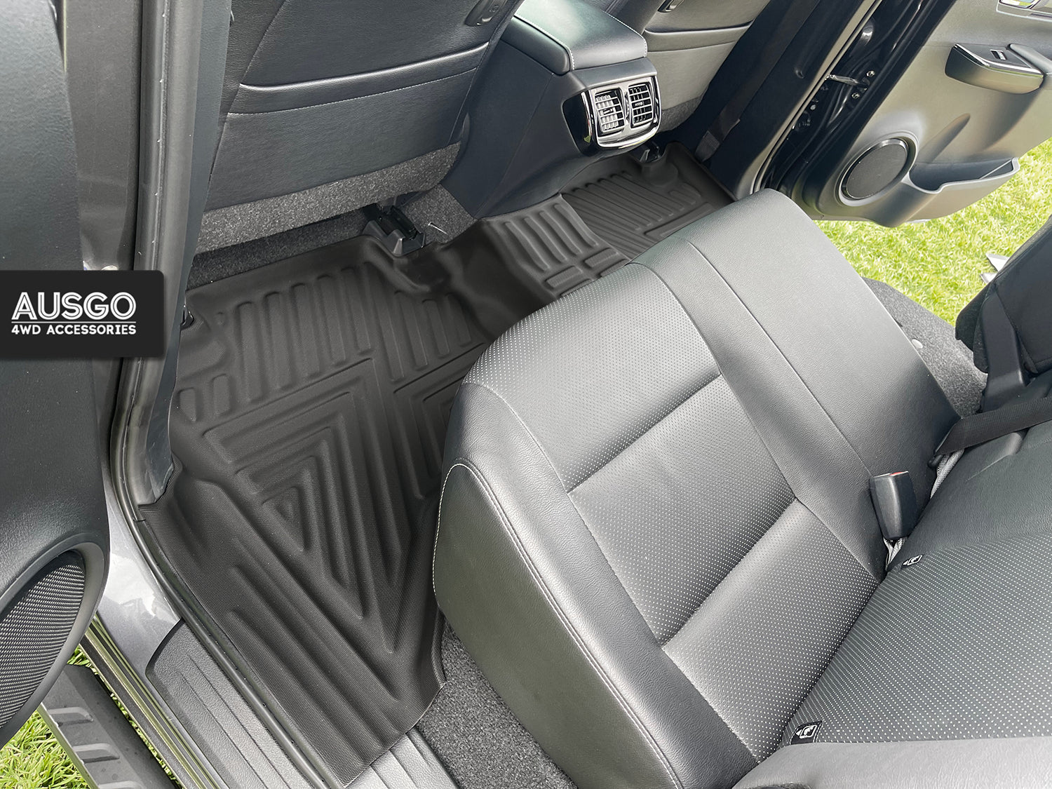 Toyota Hilux 2015-Onwards Car Floor Mats（Auto Trans）