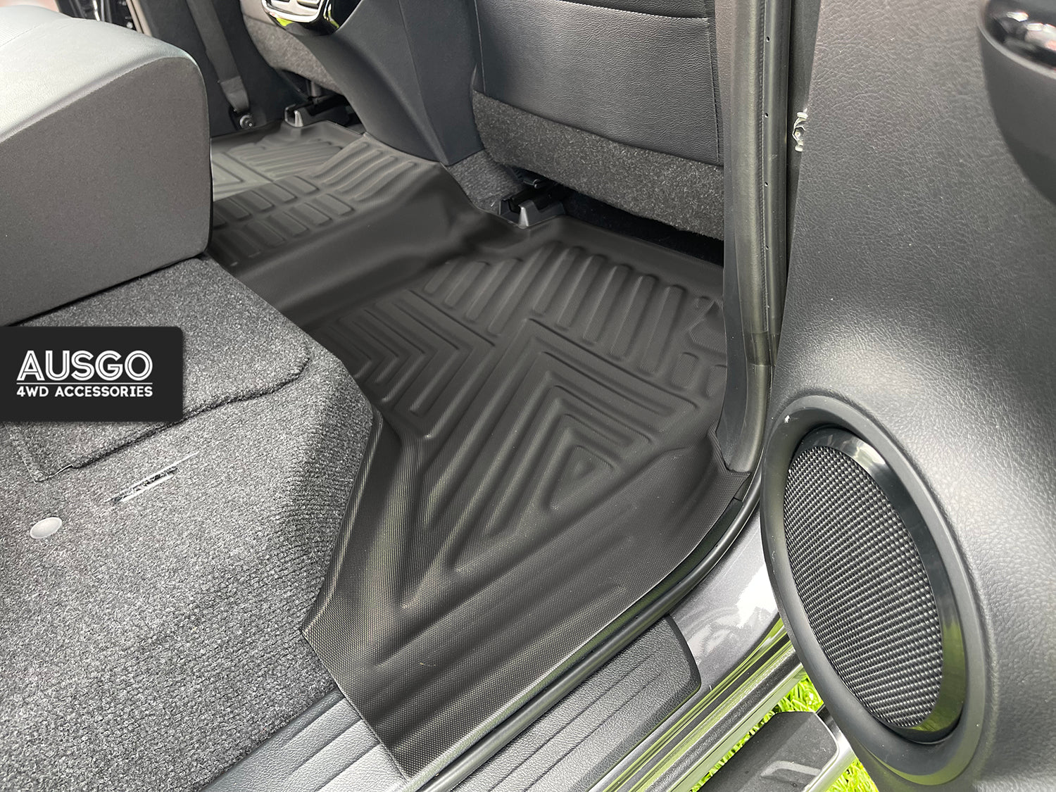 Toyota Hilux 2015-Onwards Car Floor Mats（Auto Trans）