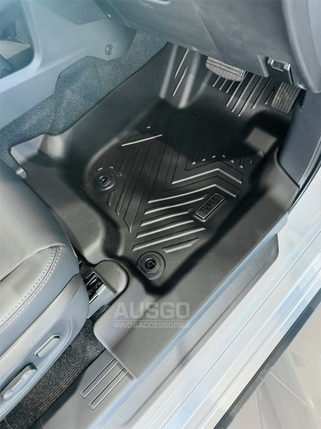 Pre-order Car Floor Mats for Mitsubishi Pajero Sport 2015-Onwards