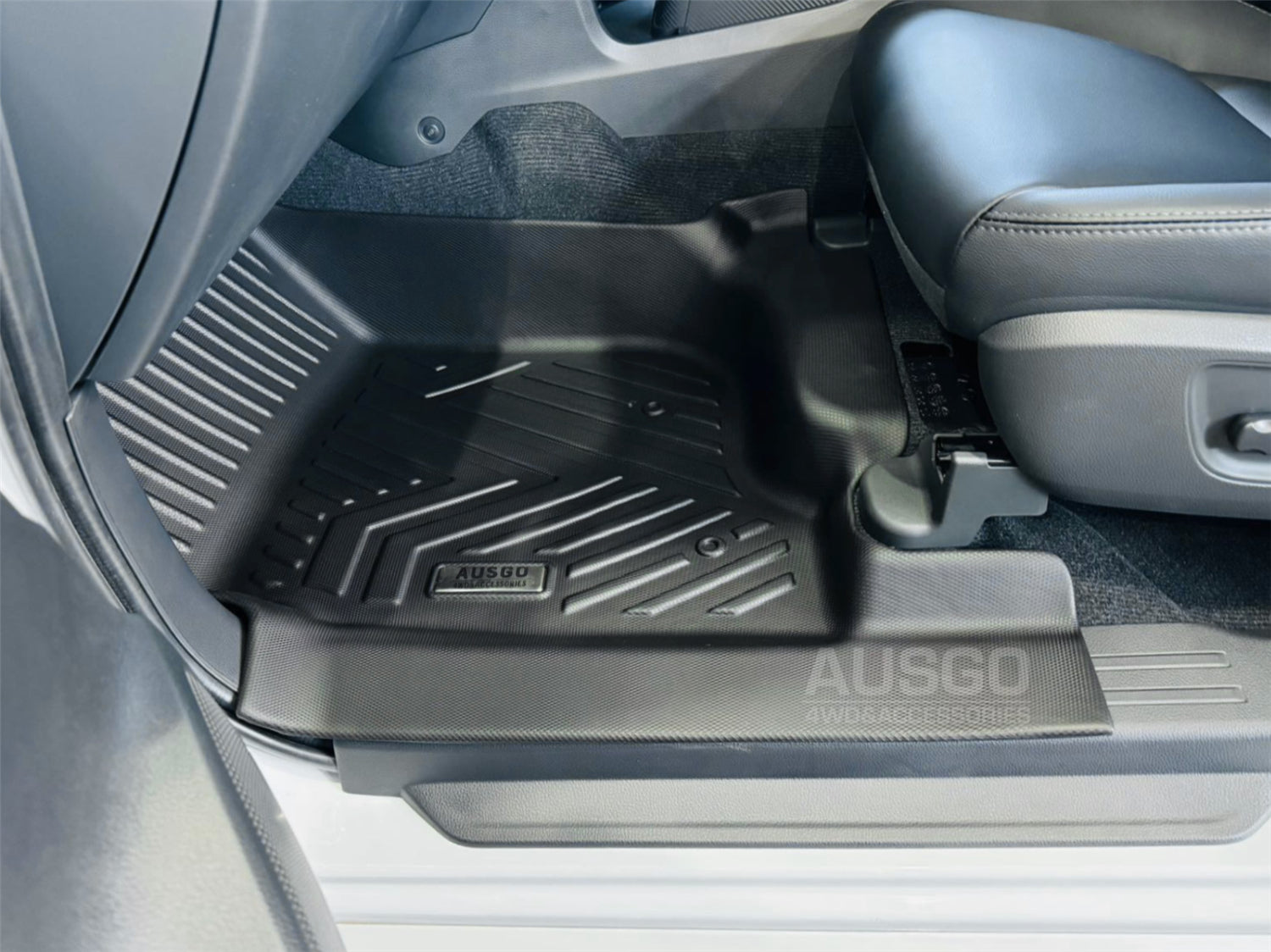 Pre-order Car Floor Mats for Mitsubishi Pajero Sport 2015-Onwards