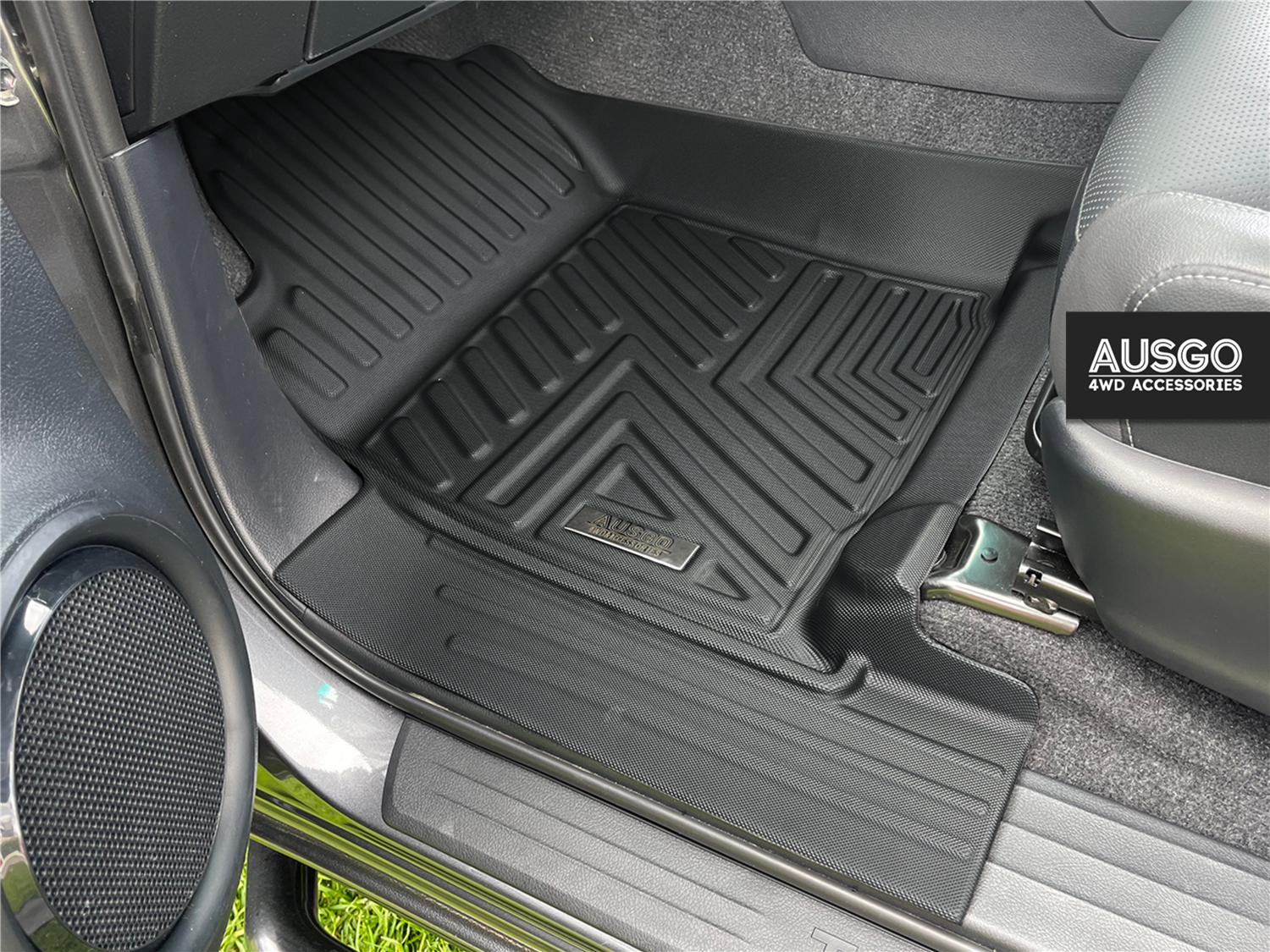 Toyota Hilux 2015-Onwards Car Floor Mats（Auto Trans）
