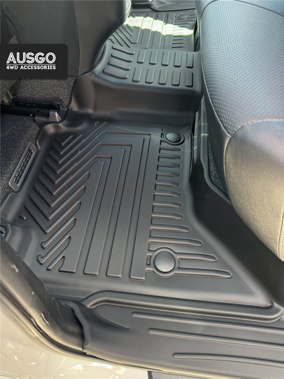 Toyota Hilux Dual Cab 48V Hybrid 2024-Onwards Car Floor Mats（Auto Trans）
