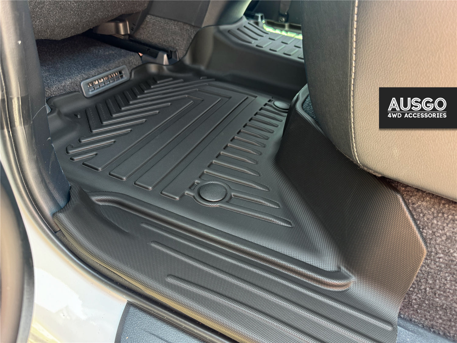 Toyota Hilux Dual Cab 48V Hybrid 2024-Onwards Car Floor Mats（Auto Trans）