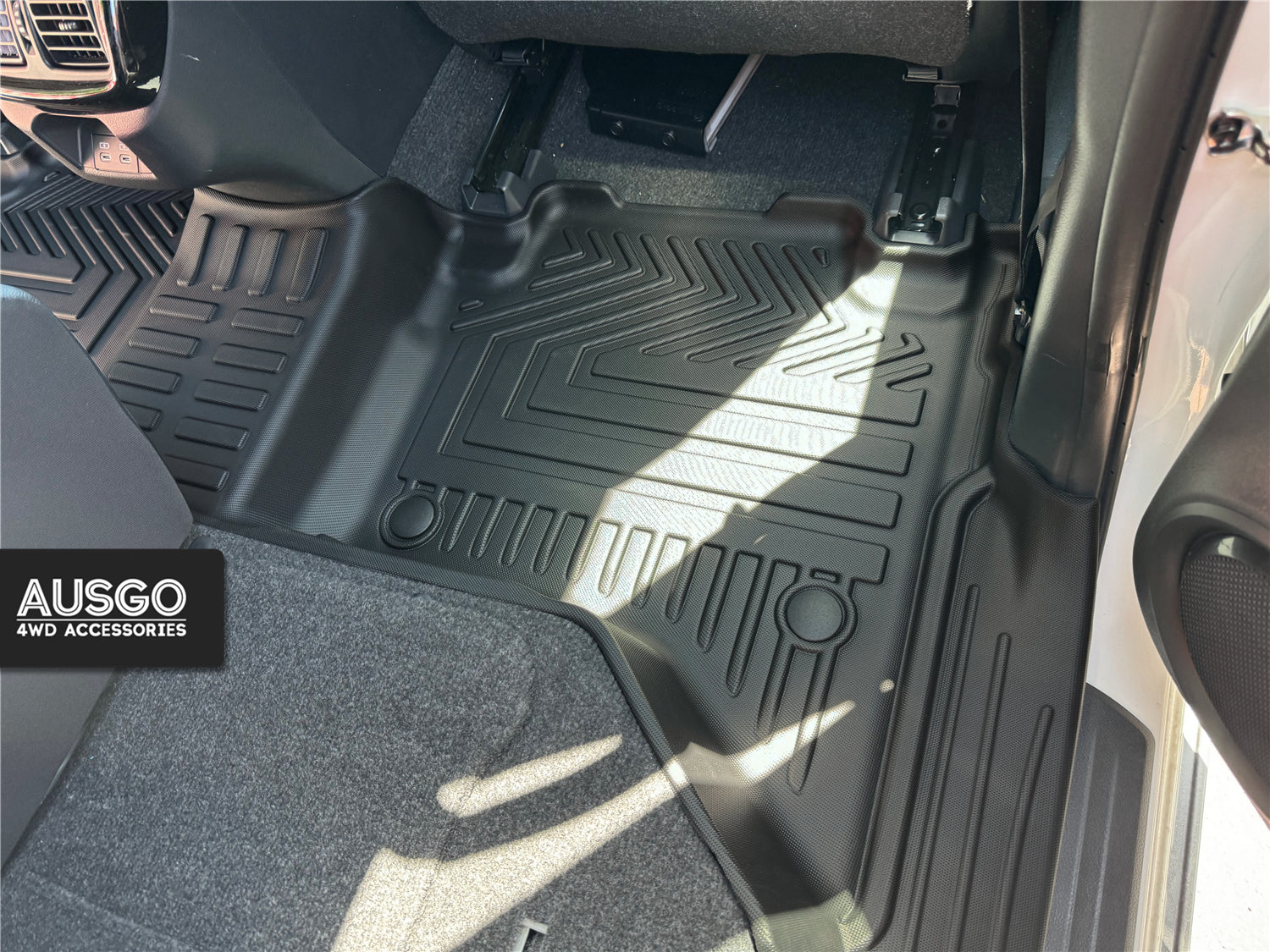 Toyota Hilux Dual Cab 48V Hybrid 2024-Onwards Car Floor Mats（Auto Trans）