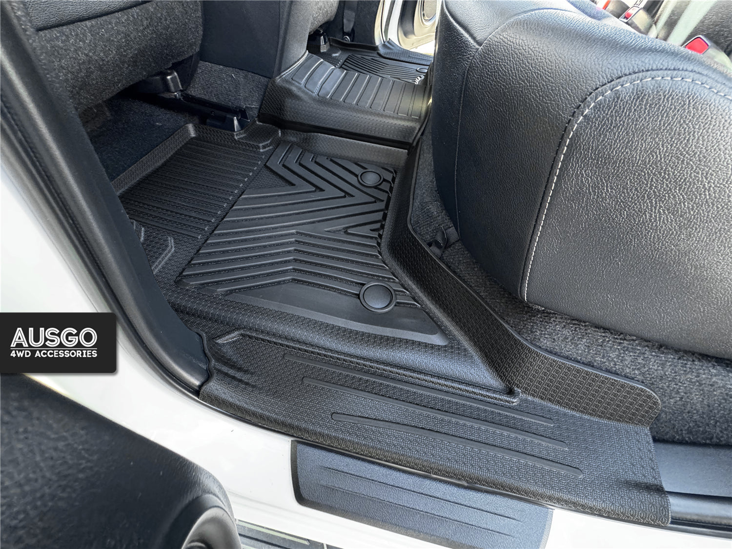 Toyota Hilux 2015-Onwards Injection Car Floor Mats (Auto Trans)