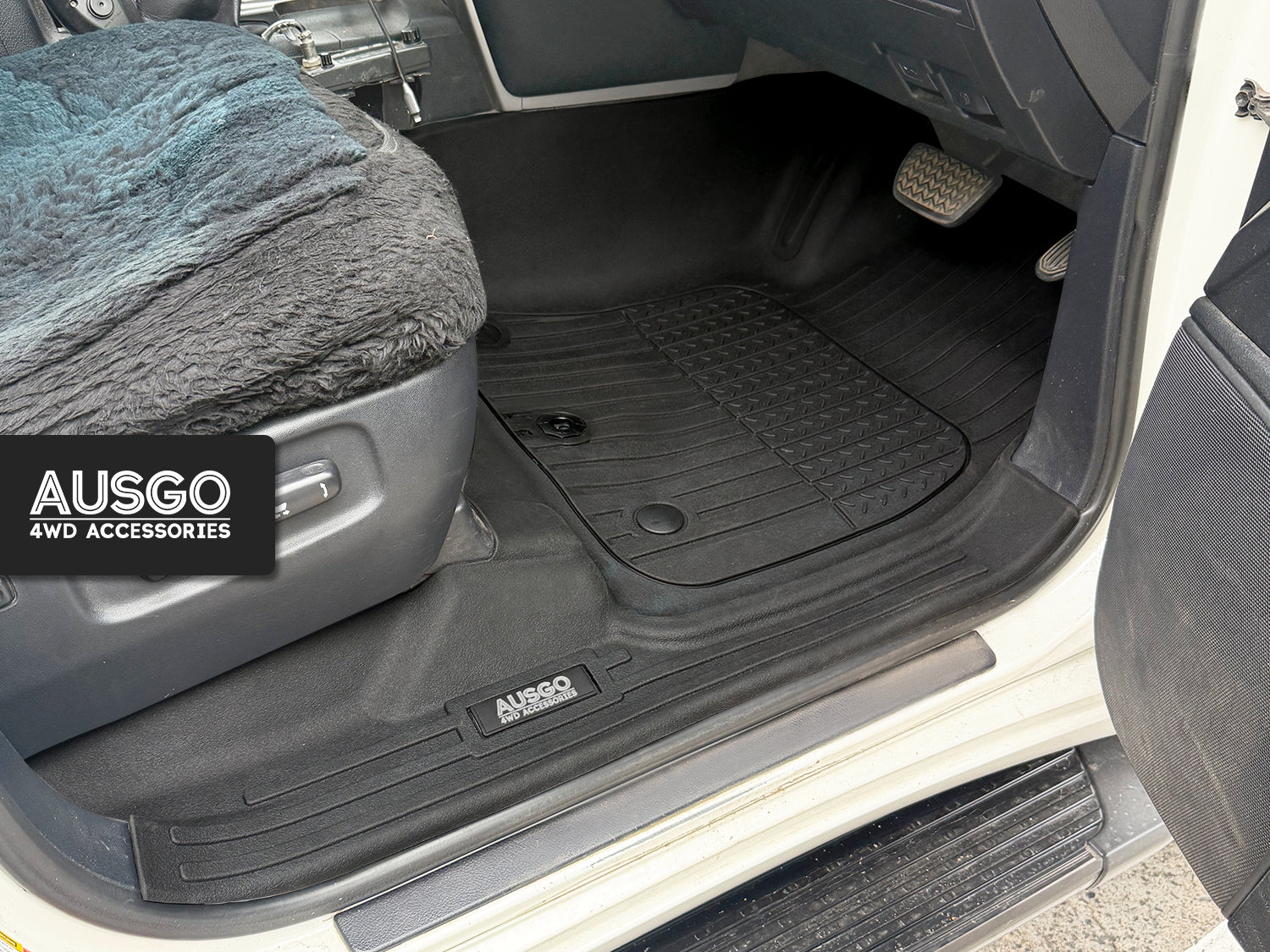 Injection Car Floor Mats for Toyota LandCruiser 200 Series Altitude / VX / Sahara 2012-2021